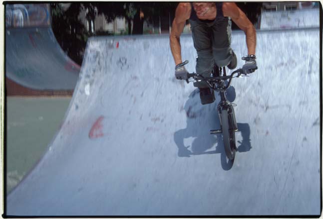 Photo_BMX-MGdive03adj_fr.jpg